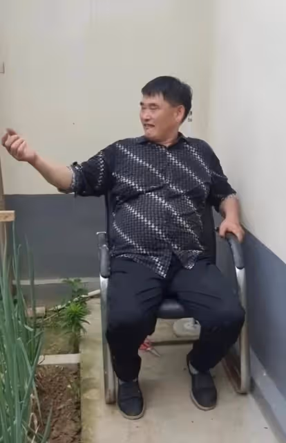 大衣哥:攜兒子小偉拍電視劇鹿鼎記,被導演批評父子劇本都看不懂