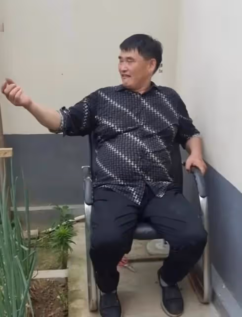 大衣哥:攜兒子小偉拍電視劇鹿鼎記,被導演批評父子劇本都看不懂