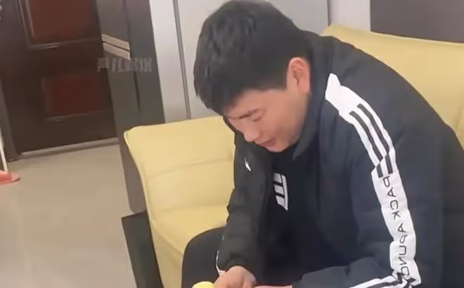 大衣哥:攜兒子小偉拍電視劇鹿鼎記,被導演批評父子劇本都看不懂