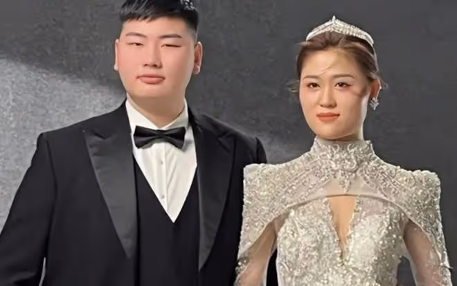 大衣哥:攜兒子小偉拍電視劇鹿鼎記,被導演批評父子劇本都看不懂