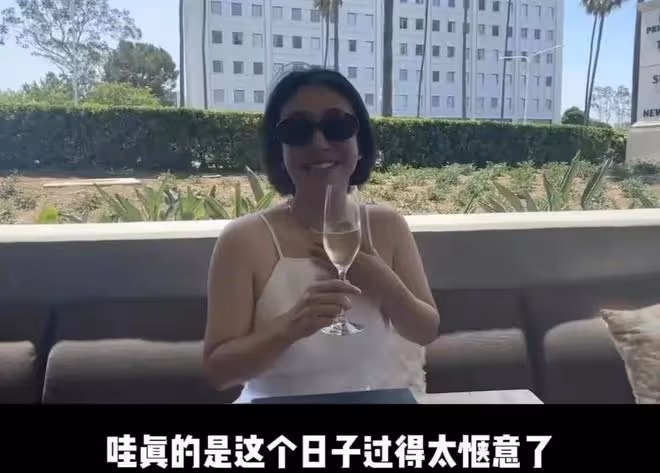 35歲女星定居美國惹爭議！驕傲自稱早上就喝香檳，還和巨星是鄰居