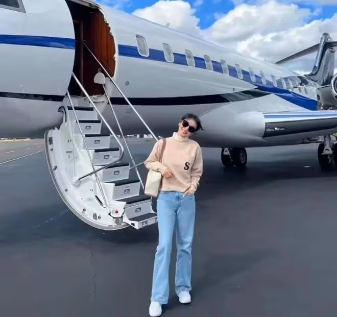 35歲女星定居美國惹爭議！驕傲自稱早上就喝香檳，還和巨星是鄰居