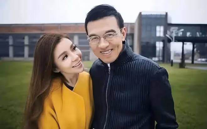 朱迅:19歲兒子近照曝光,長相憨厚模樣大變,身高似乎並不太出眾