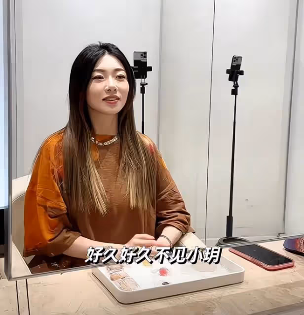 程曉玥近照曝光瘦了一大圈，纖瘦苗條不輸孕前，哺乳期染髮引爭議