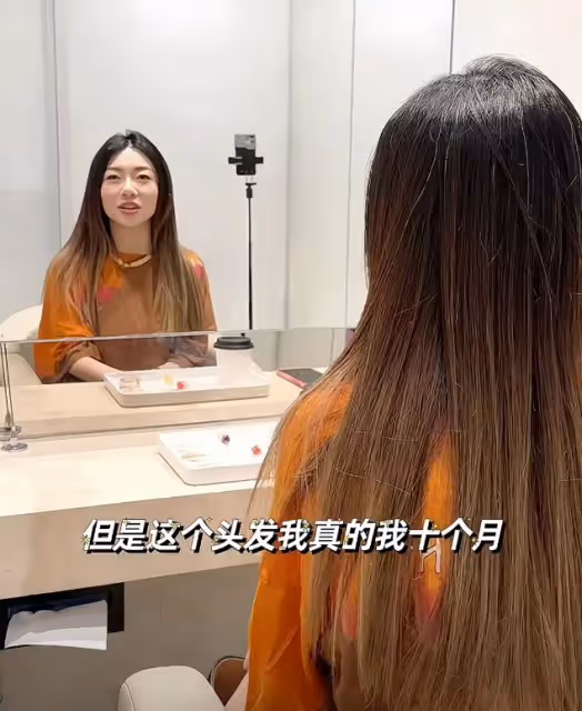 程曉玥近照曝光瘦了一大圈，纖瘦苗條不輸孕前，哺乳期染髮引爭議