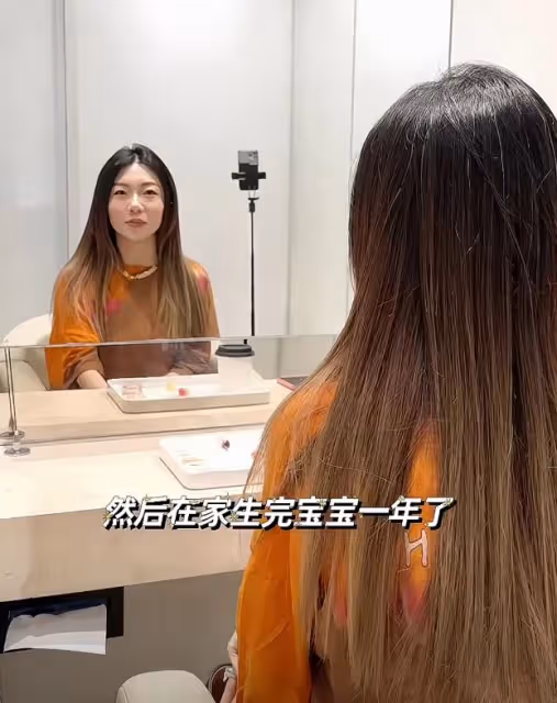 程曉玥近照曝光瘦了一大圈，纖瘦苗條不輸孕前，哺乳期染髮引爭議