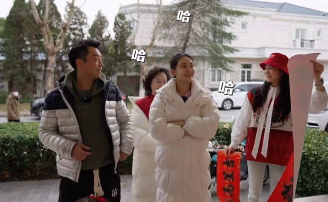 鄭愷曬一家十口賀新年，爺爺奶奶罕出鏡，四世同堂其樂融融好幸福