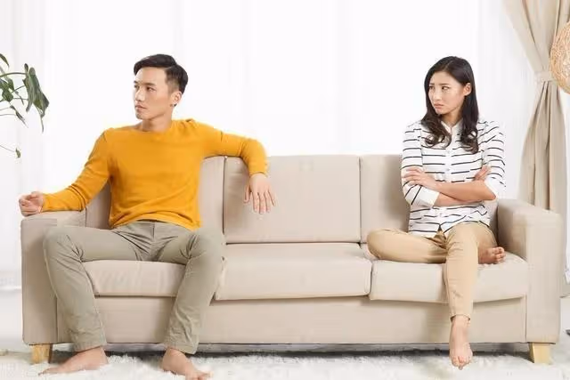 婆婆上門要養老,我不同意,兩天後她直接搬來,我怒而和丈夫離婚!