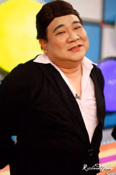 經營殯葬業20年!52歲男星「開心宣布財富自由」沒通告也無妨,長子超優秀,樂享快意人生:終於能遊山玩水!