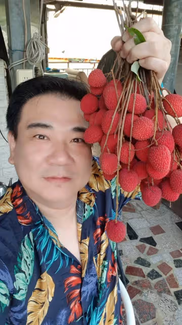 經營殯葬業20年!52歲男星「開心宣布財富自由」沒通告也無妨,長子超優秀,樂享快意人生:終於能遊山玩水!