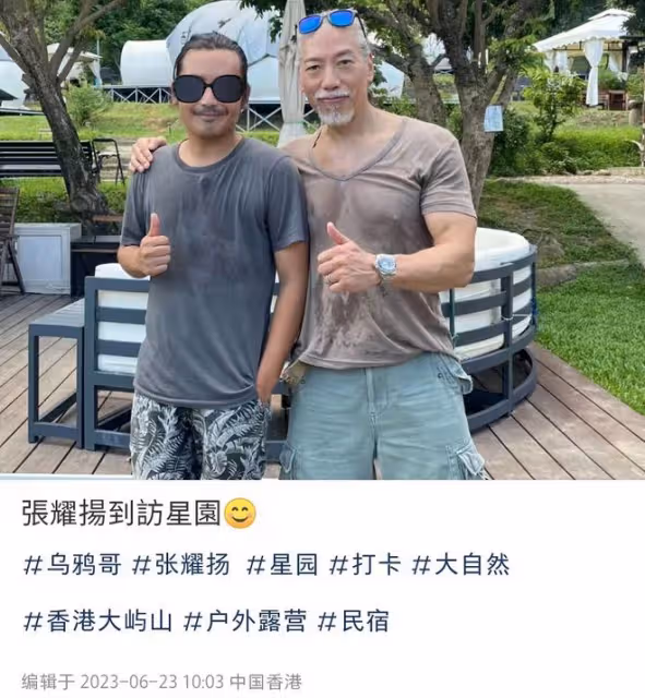59歲張耀揚山上露營被偶遇,熱到臉紅汗流浹背,戴10萬表盡顯闊氣