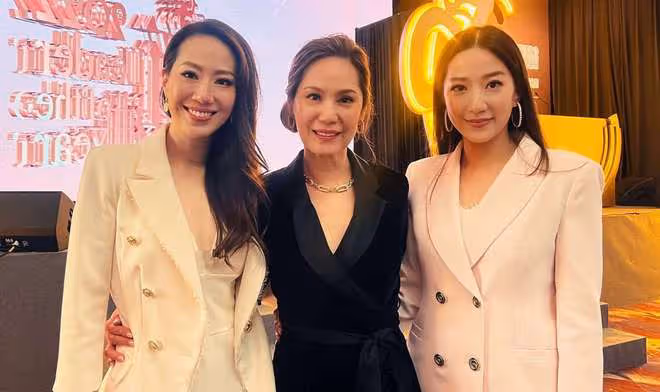 甄子丹一家出席名流晚宴,主辦方是其妹夫,身家百億帥氣賽明星