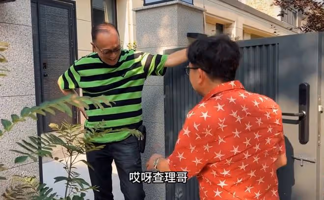 知名港星曹查理定居四川,與乾兒子合買別墅住,無子女妻子在國外