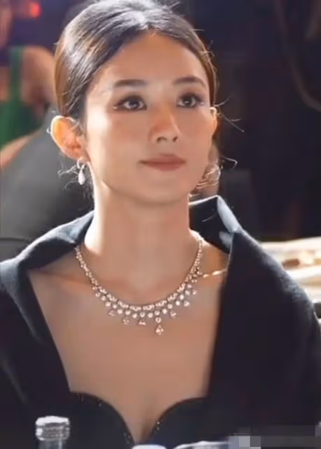 不裝了!白玉蘭獎趙麗穎連獲獎感言都準備了卻輸給吳越,不甘心的表情亮了