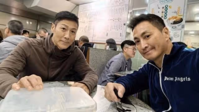 老闆風範!知名港星自家工廠食堂招呼好友,今在內地賺得盆滿缽滿