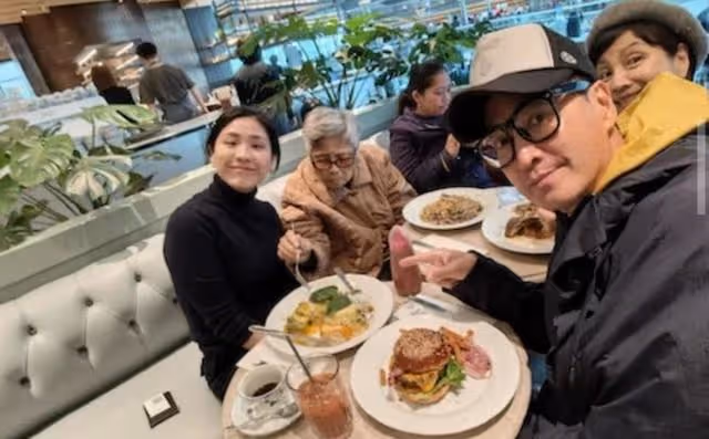 老闆風範!知名港星自家工廠食堂招呼好友,今在內地賺得盆滿缽滿