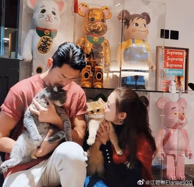 知名港星曬三代同堂合照!產後半月極速瘦身,皮膚狀態惹人羨