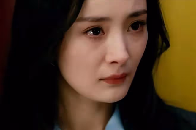被陳紅一句話,踢出京圈後,楊冪挺著七個月孕婦投奔了郭敬明