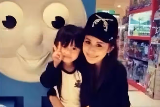 「洗頭妹」韋雪的奇葩人生:憑兒子賺9個億,被思聰直呼高級玩家