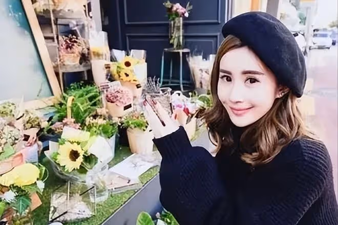 「洗頭妹」韋雪的奇葩人生:憑兒子賺9個億,被思聰直呼高級玩家
