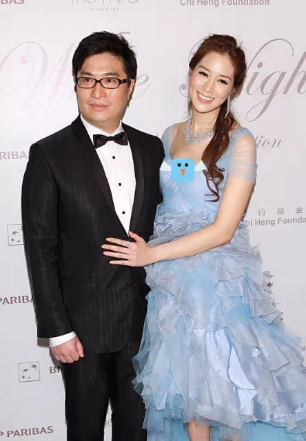 雖然徐子淇穿的很美,但是氣場太強了,看著比老公李家誠還大氣