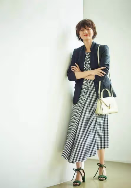 這可能是我見過最時髦的50歲女人:不裝美不油膩,美得高級有氣質
