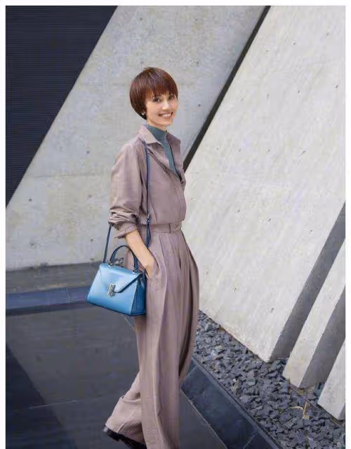袁泉真是「反油膩」第一人,穿衣體面卻顯美,40+女人真該學學