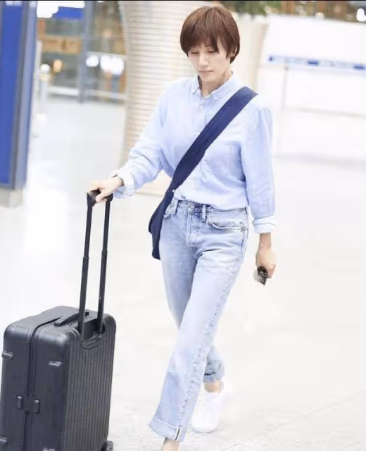 袁泉真是「反油膩」第一人,穿衣體面卻顯美,40+女人真該學學