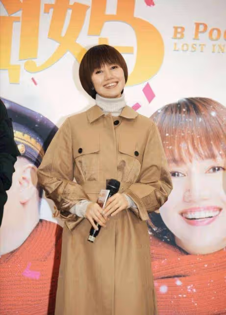 袁泉真是「反油膩」第一人,穿衣體面卻顯美,40+女人真該學學