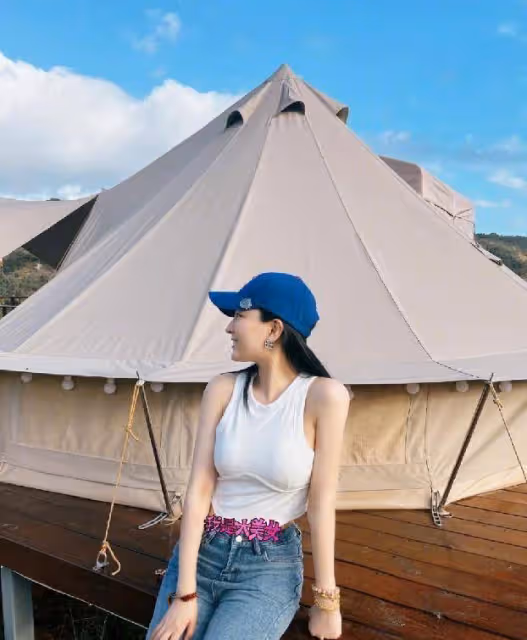 馬蘇身材有點時尚了,但背心配牛仔褲還挺美的,看得出比例有多好