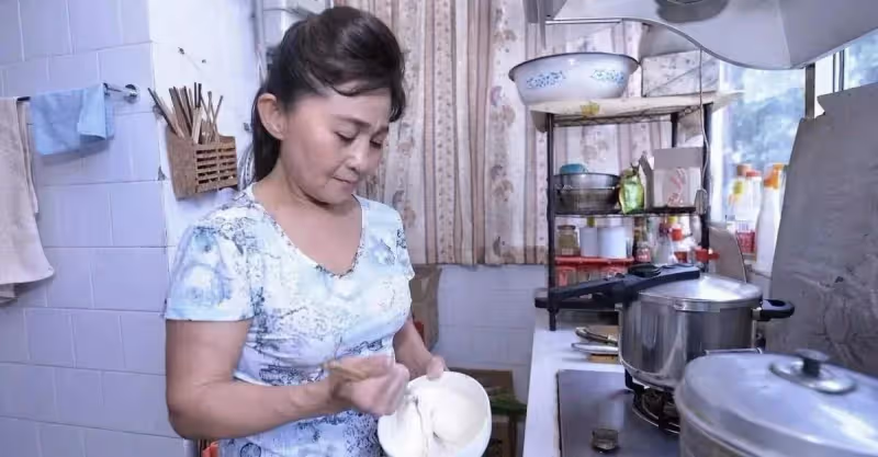 我68歲替兒子打工賺錢，突然收到兒媳轉錯的五千塊，決定放過自己