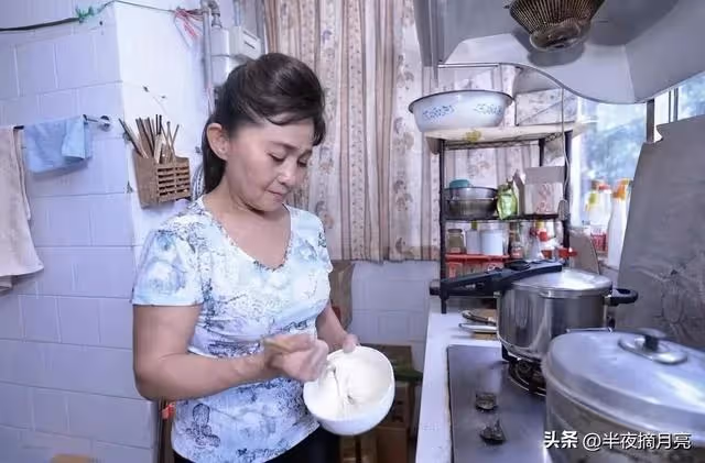 我68歲替兒子打工賺錢,突然收到兒媳轉錯的五千塊,決定放過自己