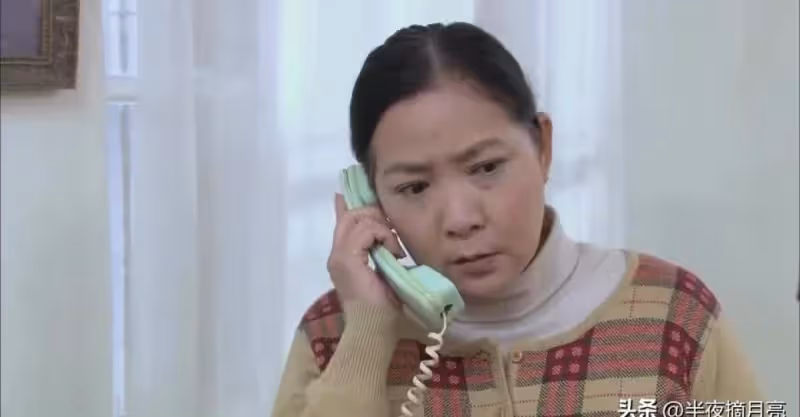 在兒子家做客，臨走跟全家告別，兒子沉默兒媳玩手機，我瞬間懂了