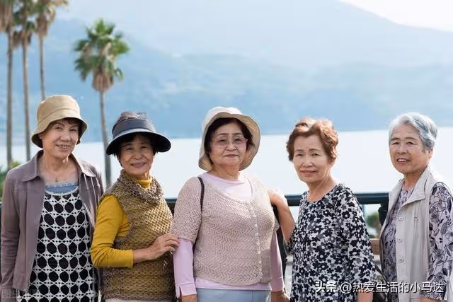 我爸61歲退休了還在做保安,而岳母才50歲,卻向我們伸手要錢養老