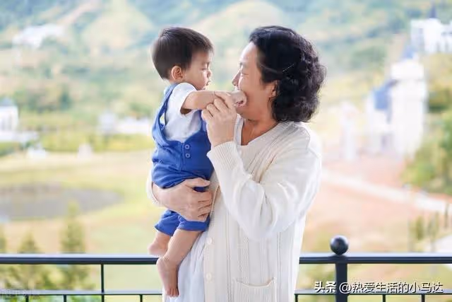 掏空積蓄為兒子買房娶妻,如今老伴臨終前的安排,成了我最後退路