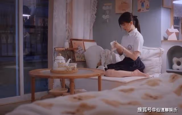 《偷偷藏不住》靠一雙腳演出桑稚的甜？趙露思的少女情懷贏麻了
