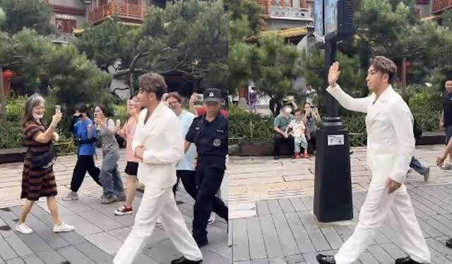 人氣高!TVB前當家小生內地登台,被粉絲熱情圍堵,擠到面部扭曲