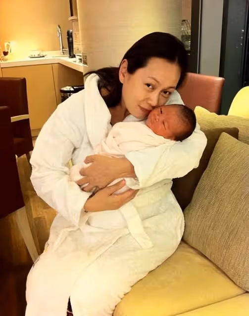不容易！TVB女星母兼父職供兒子讀名牌學校，未婚生子生父仍成謎