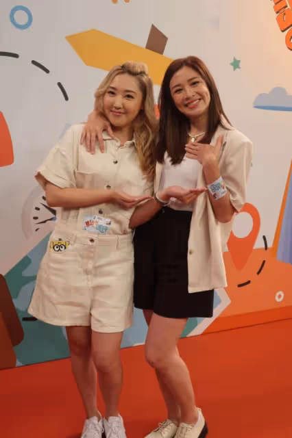 TVB女星真空上陣拍攝節目,按摩時險些露股走光,直言擔心