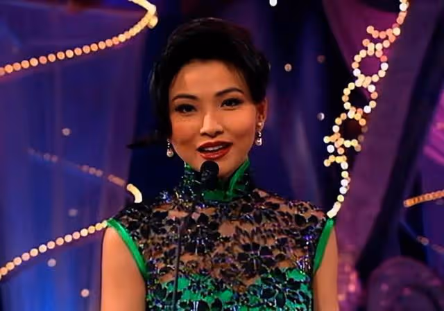 香港知名女星復出參加比賽,身材發胖不敢認,演風月片一脫成名