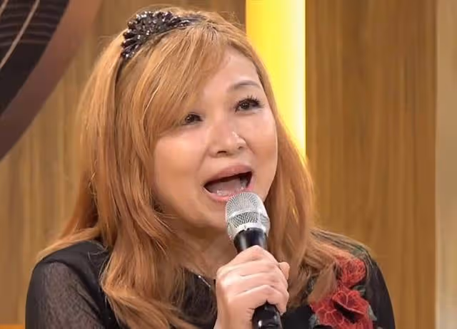 香港知名女星復出參加比賽,身材發胖不敢認,演風月片一脫成名