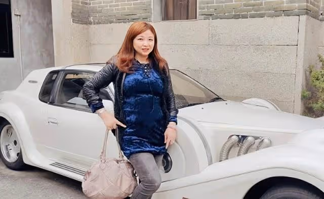 香港知名女星復出參加比賽,身材發胖不敢認,演風月片一脫成名