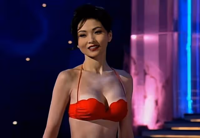 香港知名女星復出參加比賽,身材發胖不敢認,演風月片一脫成名