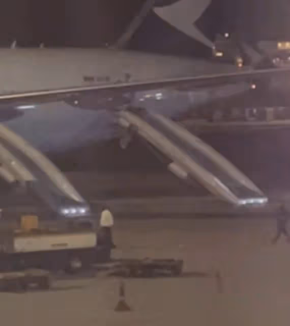 突發!知名女星李施嬅遇飛機事故,同機18人受傷,本人忙報平安