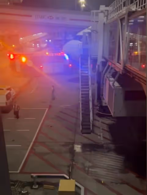 突發!知名女星李施嬅遇飛機事故,同機18人受傷,本人忙報平安