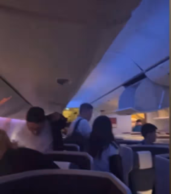 突發!知名女星李施嬅遇飛機事故,同機18人受傷,本人忙報平安