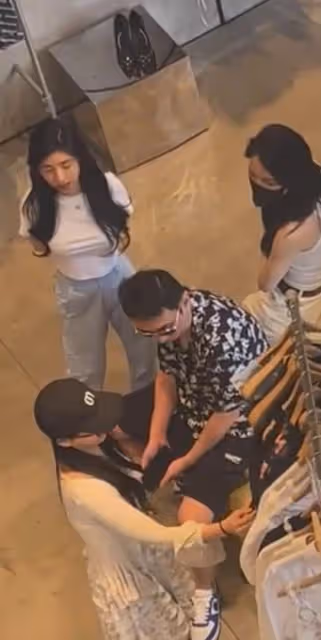 王思聰乘私人飛機帶一群網紅購物!新女友前凸後翹,顏值不輸明星