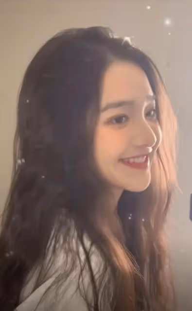 王思聰乘私人飛機帶一群網紅購物!新女友前凸後翹,顏值不輸明星