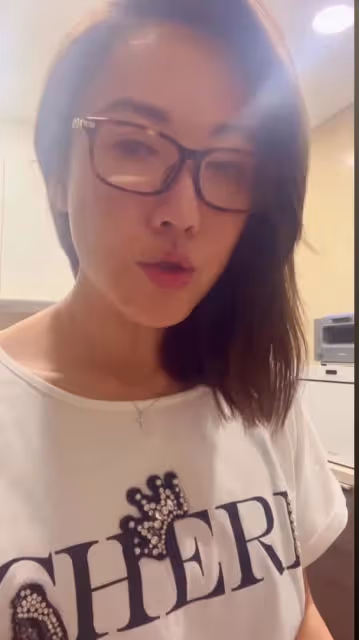 女星乘飛機遇驚險事故!開逃生梯現場混亂尖叫不斷,同機18人受傷