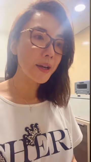 女星乘飛機遇驚險事故!開逃生梯現場混亂尖叫不斷,同機18人受傷